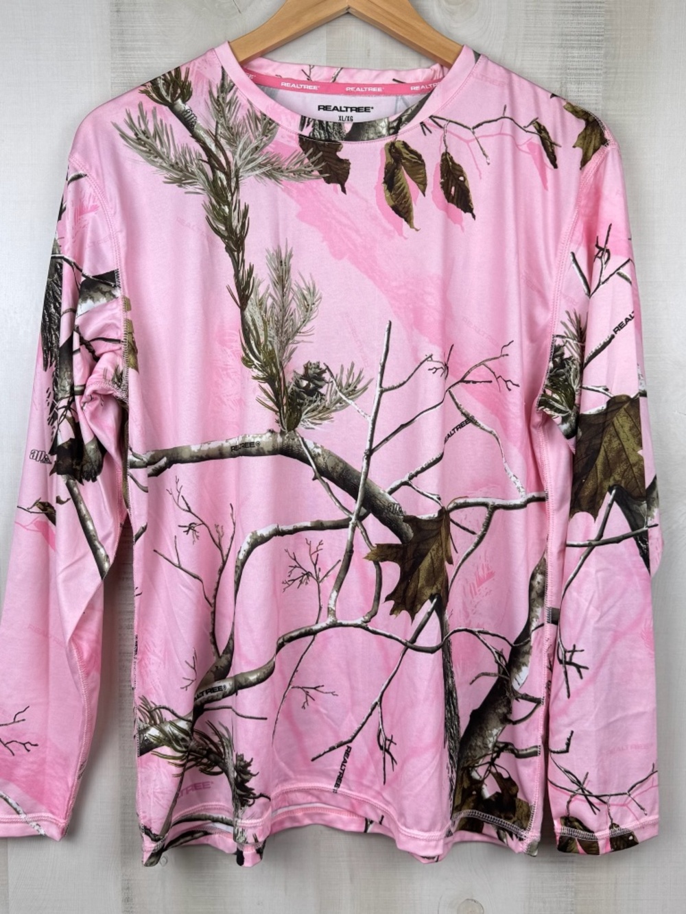 Realtree Lady Bell Women’s Long Sleeve Performance Shirt Pink Camo Leaves XL